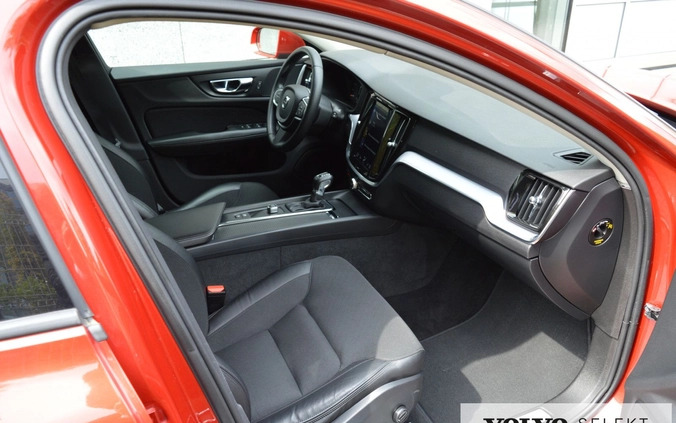 Volvo V60 cena 109900 przebieg: 129400, rok produkcji 2019 z Poznań małe 326